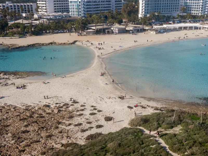Nissi Beach bei Ayia Napa von oben – typische erste Besichtigungsroute